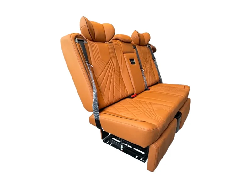 Asiento de automóvil eléctrico modificado de 3 plazas YZ-S02 con pantalla inteligente y mesa oculta — Vista frontal derecha