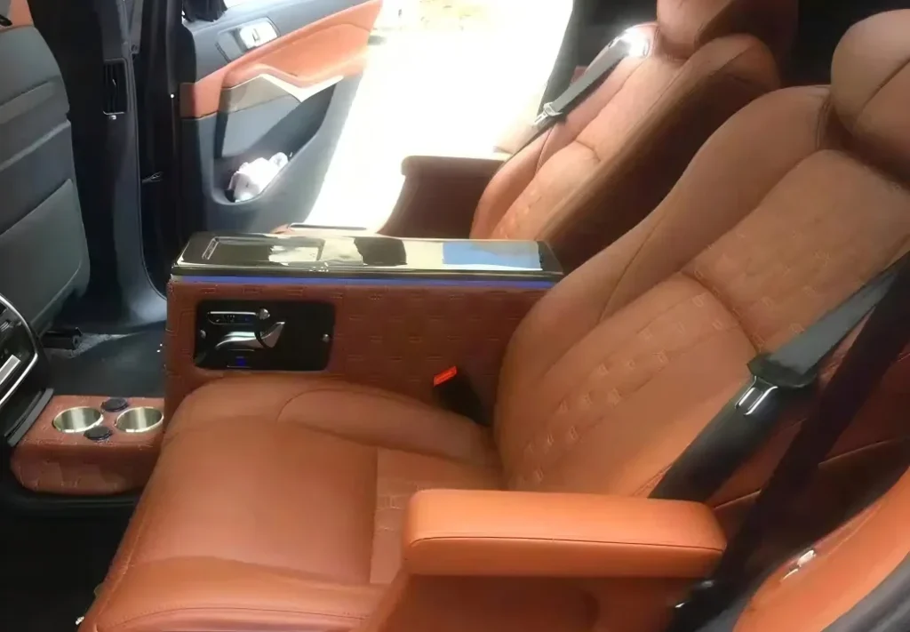 Asientos traseros de lujo personalizados para el BMW X7