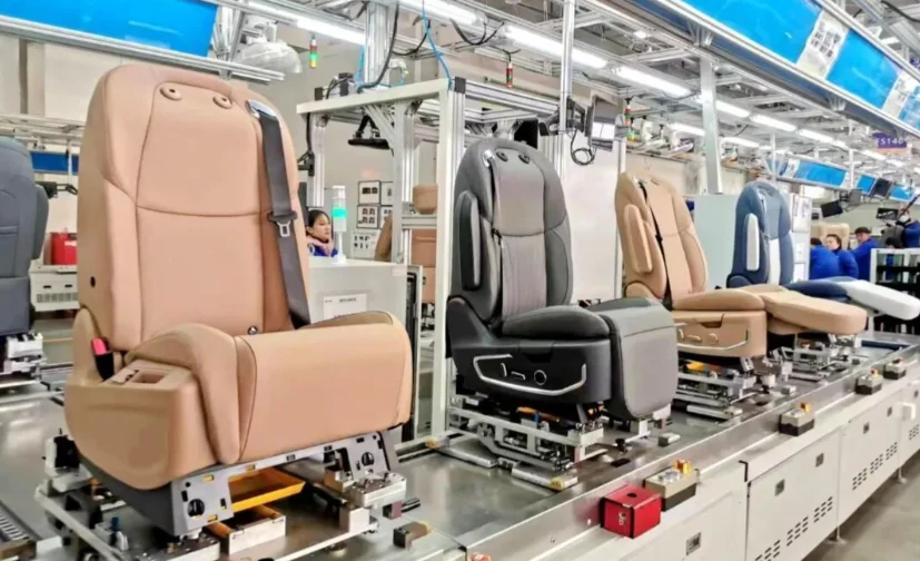 Comment fabriquer des sièges auto : le processus complet, du cadre à la housse — Image en vedette