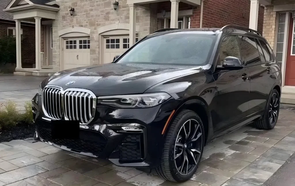Модификация BMW X7, идеально доработанная с установкой задних авиационных кресел для делового гостеприимства — иллюстрация к статье