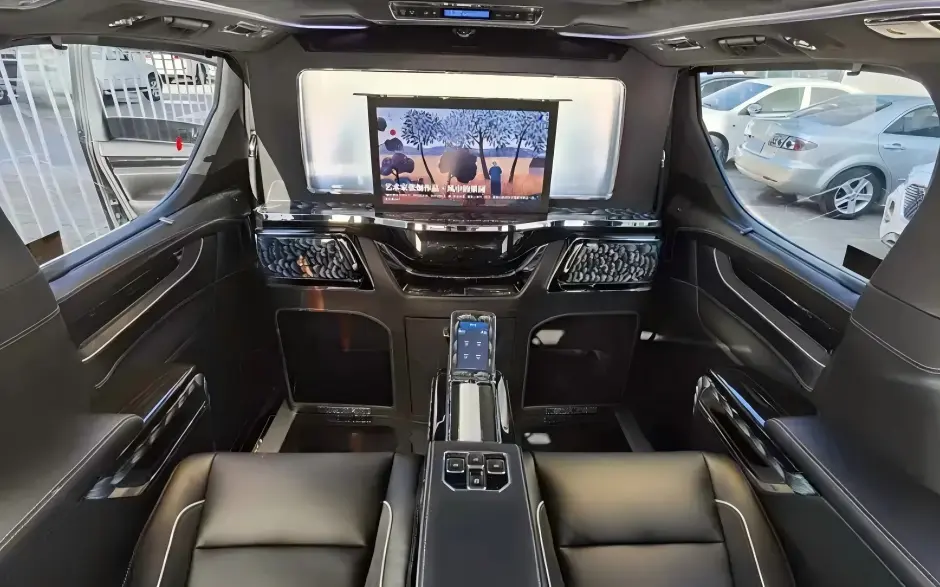 Proyector de una pantalla para el Toyota Alphard modificado