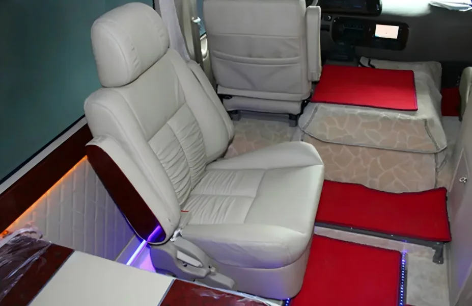 4. Asientos de lujo modificados para el Toyota Coaster