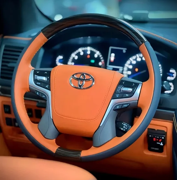 5-La zona del salpicadero situada delante del asiento del acompañante de un Land Cruiser modificado.