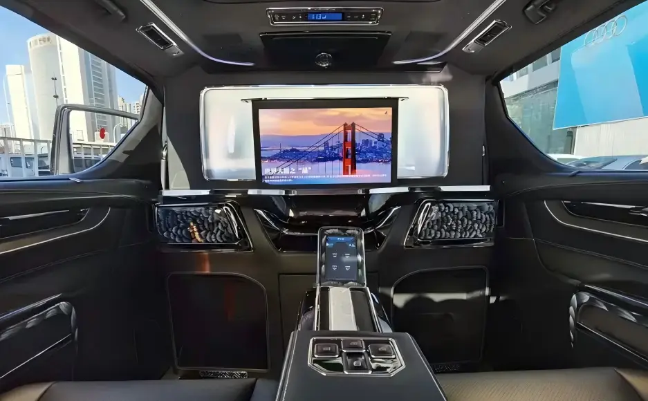 5-La pantalla modificada del Toyota Alphard