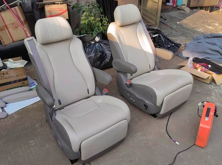Ghế thương gia cao cấp cho xe Kia Carnival (Ảnh trước khi lắp đặt)
