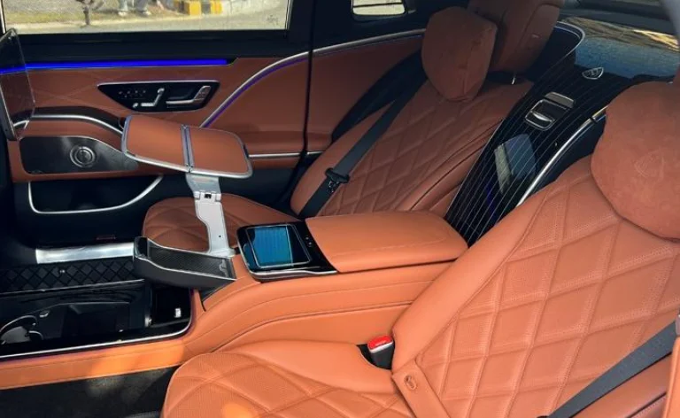 10-Maybach S680 rear seat folding table upgrade