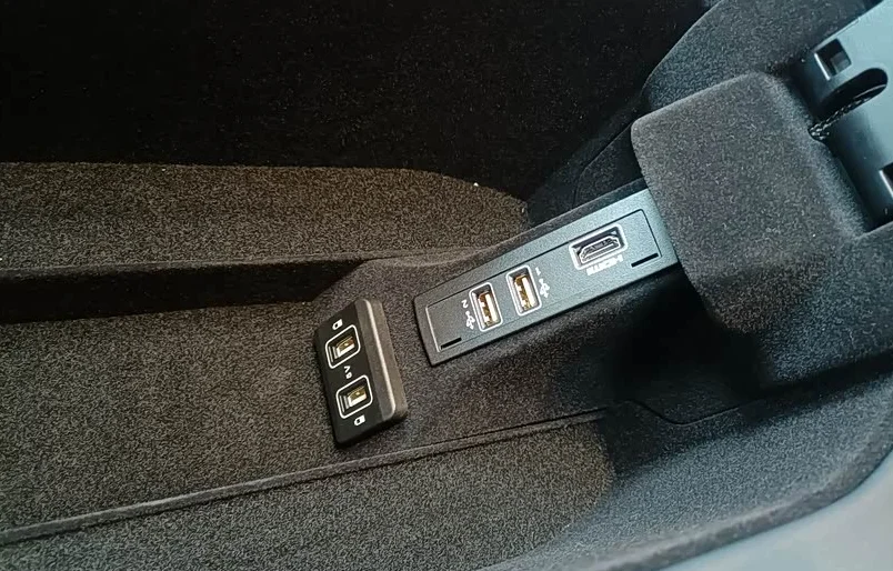 4-Maybach S450 upgraded USB charging port